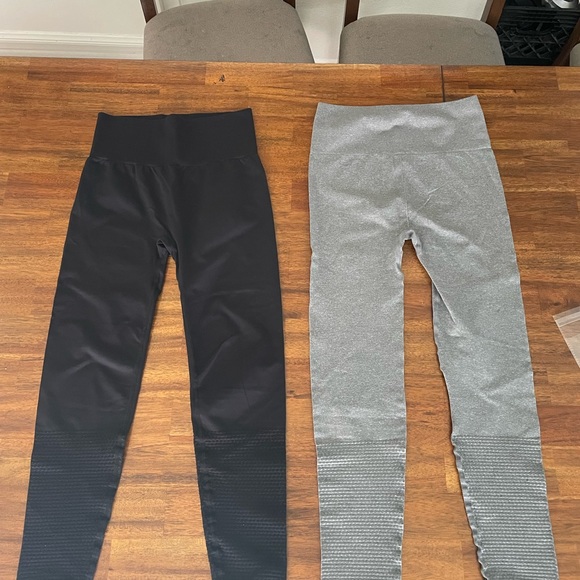 Bundle - 2 Fabletics Black & Gray High-Waisted Seamless Mesh Leggings SIZE Small - Picture 7 of 7